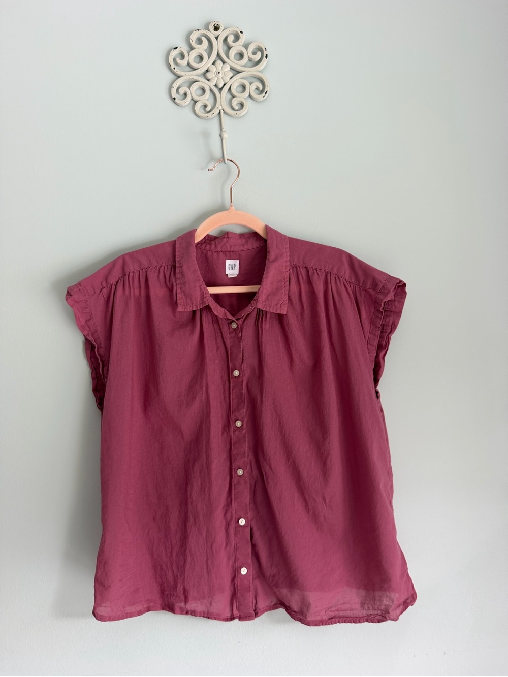 GAP Women's Short Sleeve Button Front Blouse in Berry Size Large